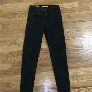 Black Levi’s 720 Super Skinny High-rise Jeans!
